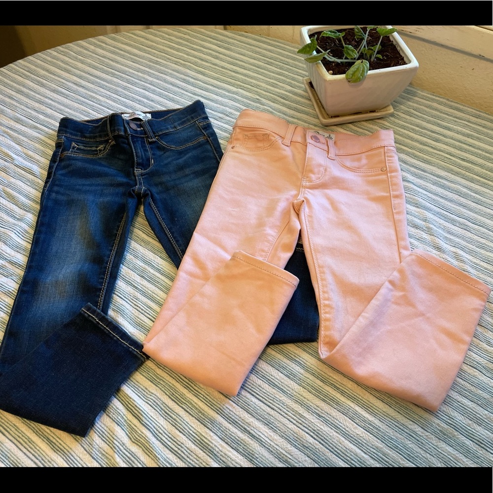Adorable little girls Jordache jeans size 5